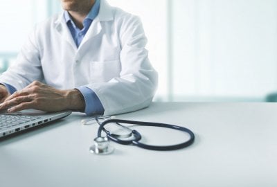 Dobrowolne ubezpieczenie zdrowotne. Jak korzystać z publicznego lekarza gdy nie mam etatu?
